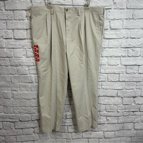 Dockers mens 44x30 pleated easy khaki pants classic for NWT D3 - Picture 1 of 10